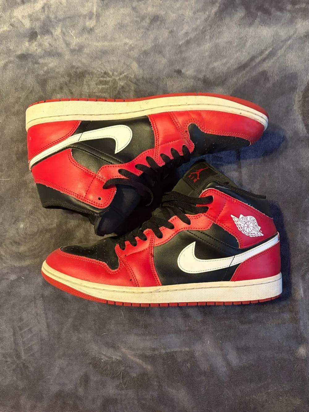 Jordan Retro High Top Men’s Sneakers - Black/Red